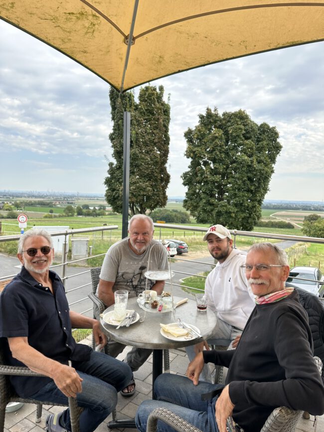 Mannschaftsführer: Kaffeeklatsch und Rückblick bei Tribellii